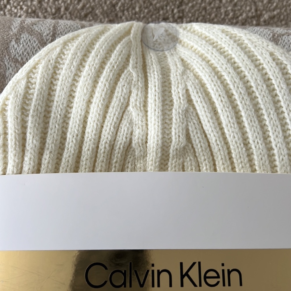 Hat and Muffler Set - Picture 3 of 3